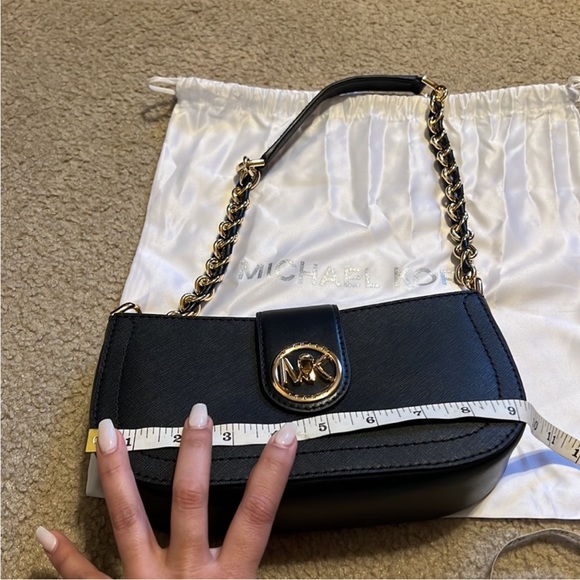 Michael Kors purse - Picture 16 of 17